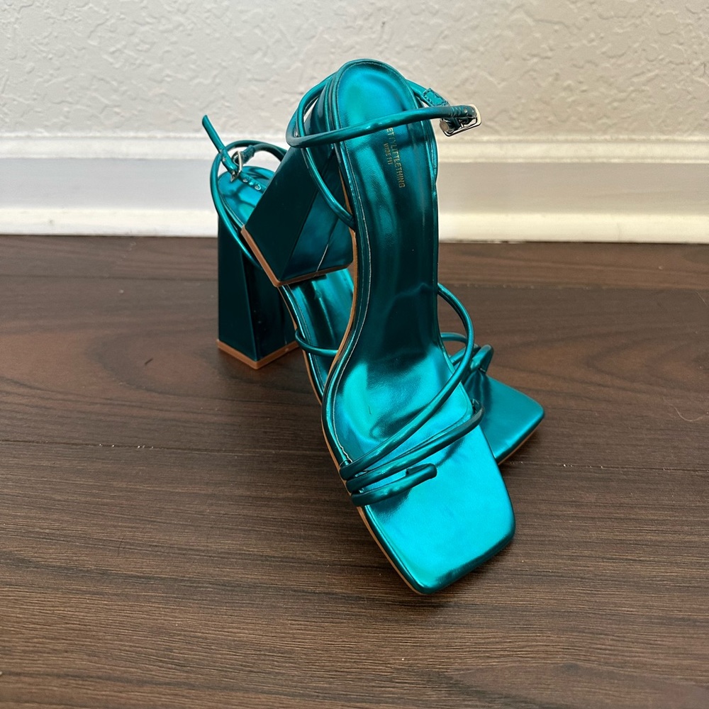 Beautiful new heels!
If you have and question just let me know